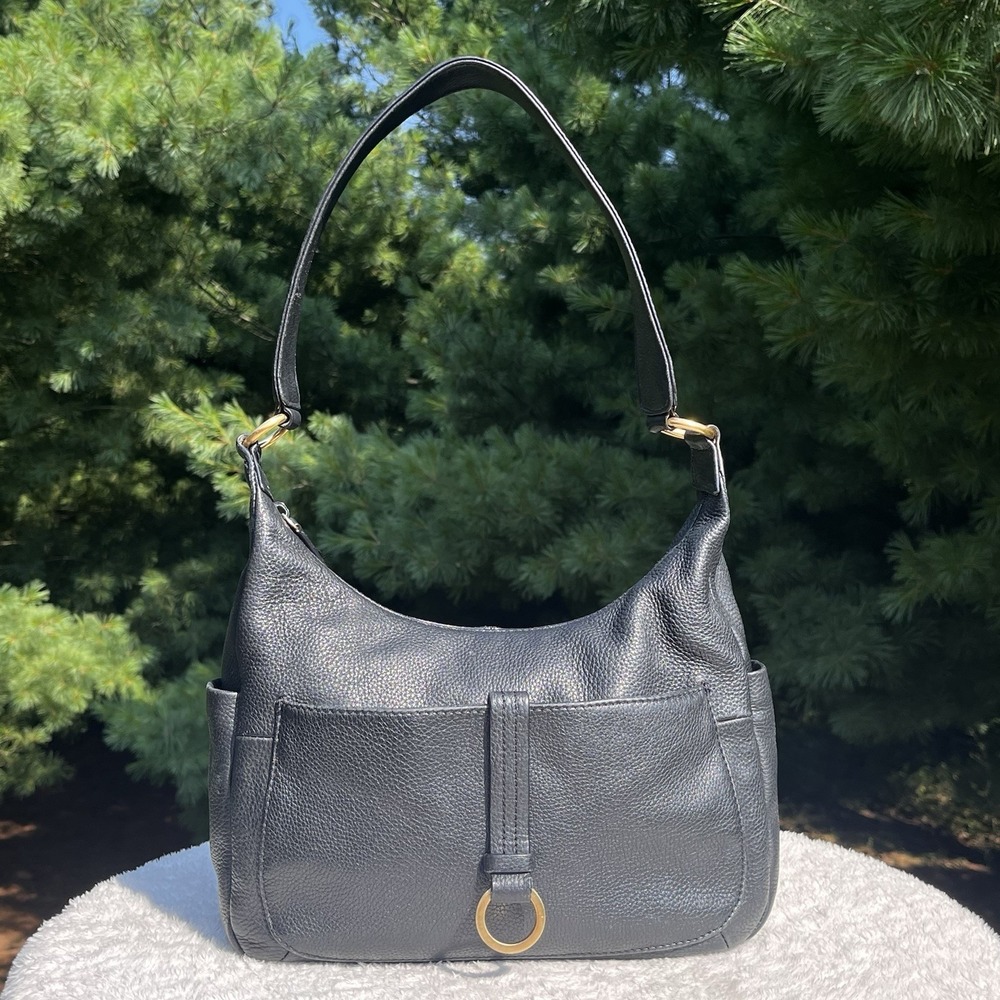 Relativity Classic Leather Shoulder Bag Black Zip Top Gold Hardware Workwear